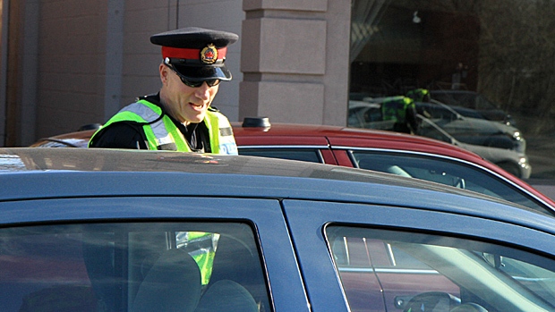 Eric Johnston from Hamilton Police Service works at a RIDE stop in 2013. (Samantha Craggs/CBC) 