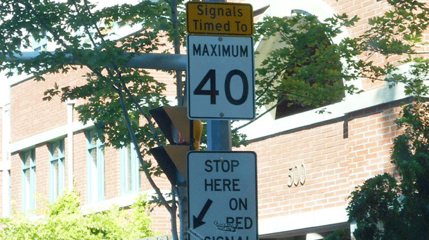 A sign advising drivers that traffic lights have been re-timed along Richmond and Adelaide streets is shown. 